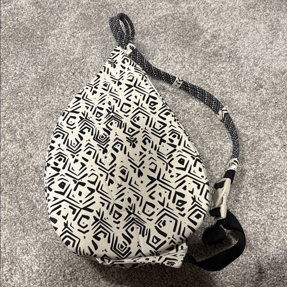 Kavu Black and White Patterned Sling Bag - Picture 2 of 2